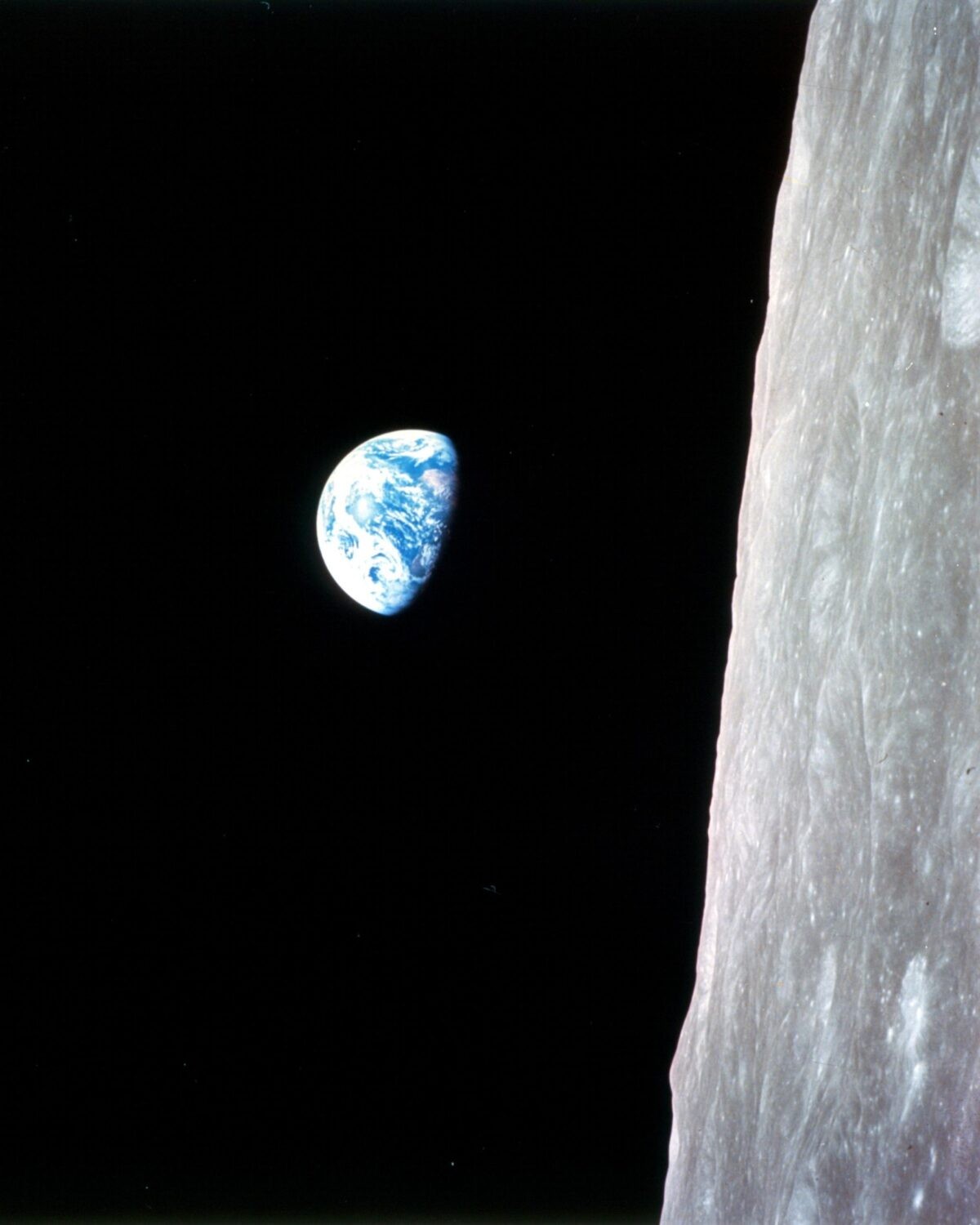 Earthrise as seen from the Moon by Apollo 8 astronauts, demonstrating the time it takes to travel from Earth to the Moon. Image credit: NASA