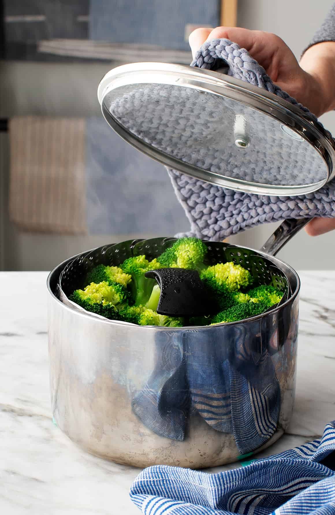 Perfectly steamed broccoli with lemon and seasoning