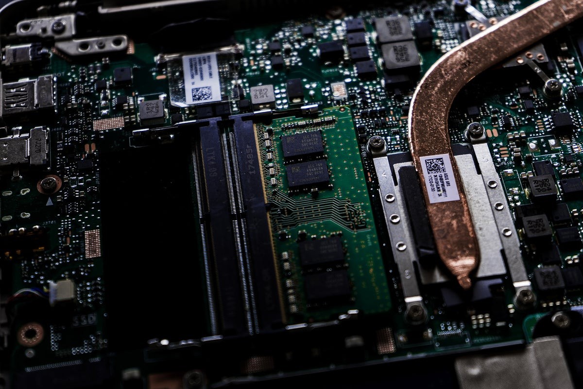 Person choosing the right amount of RAM for a new laptop