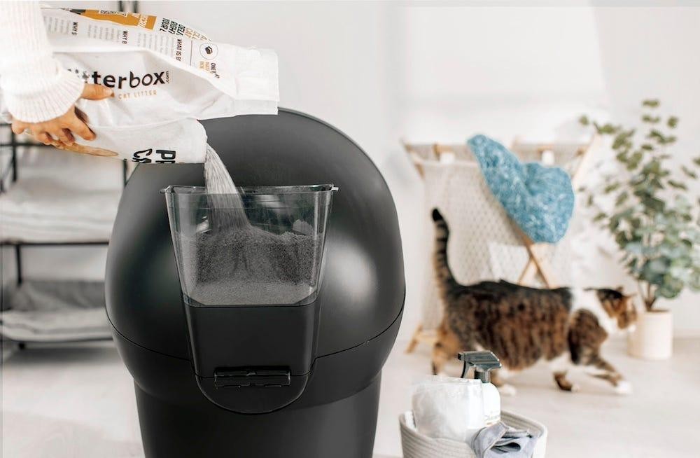 Refilling Litter-Robot 4 LitterHopper