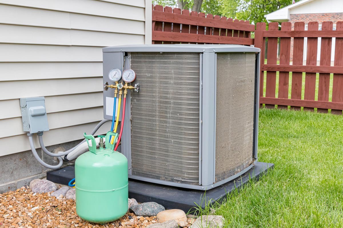 AC contractor using R22 freonfor home AC recharge