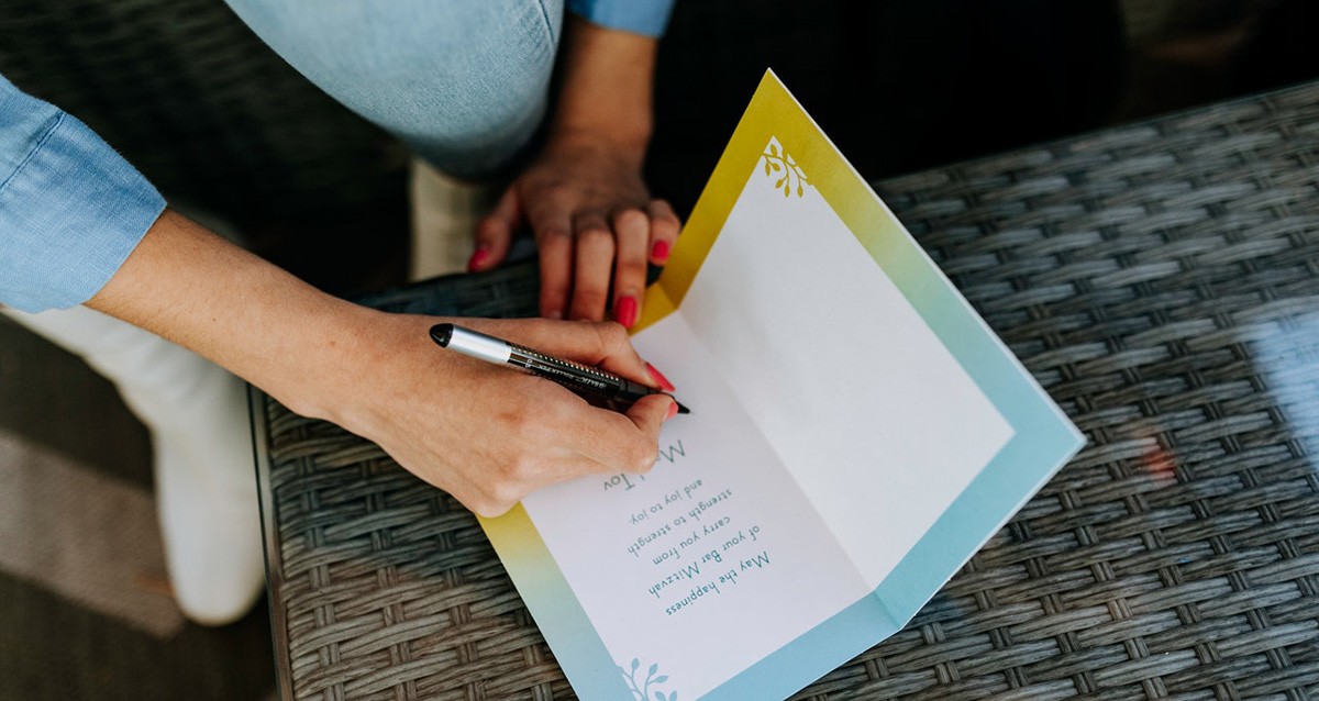 Write Happy Birthday in Spanish greeting card