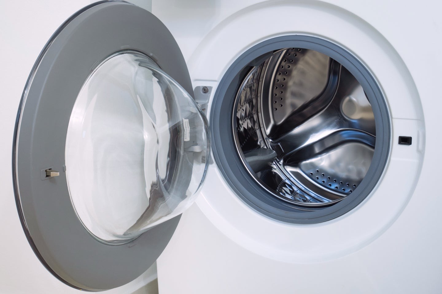 Adding laundry to a HE washing machine