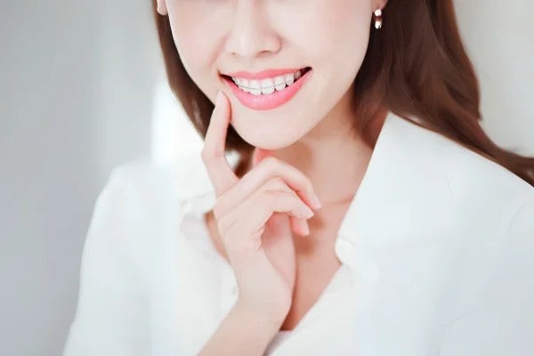 Person with a bonded retainer smiling