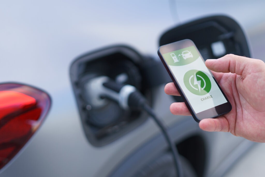 Electric car charging levels with varying charging times and voltage requirements