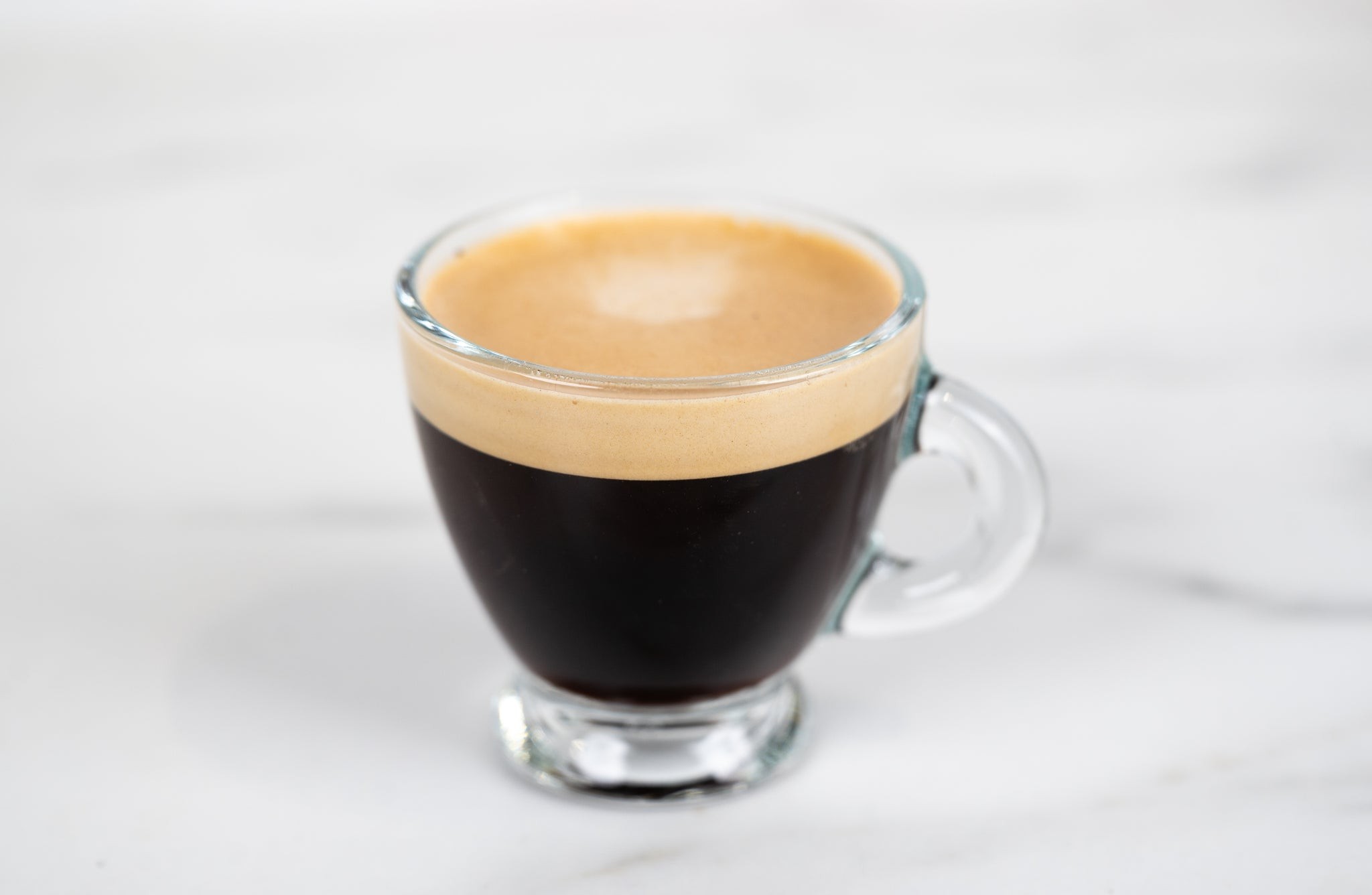 Well balanced cup of espresso indicating how much caffeine is in a shot of espresso