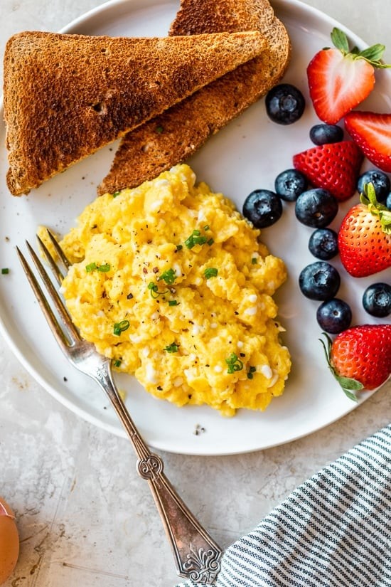 Scrambled eggs with cottage cheese