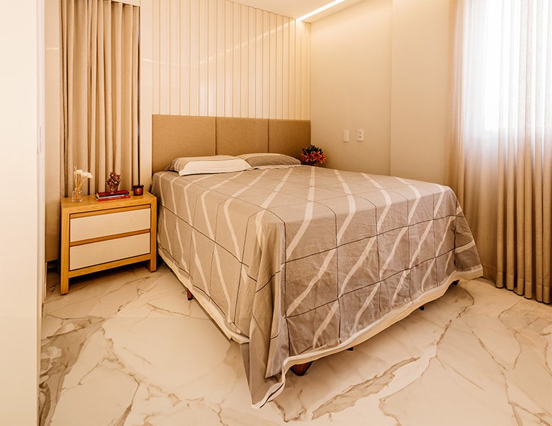 Low-Quality Queen Bed