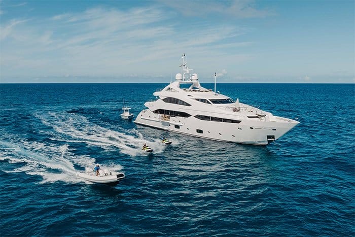 Motor yacht About Time main image
